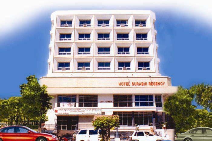 Hotel Surabhi Regency Ānand Eksteriør billede