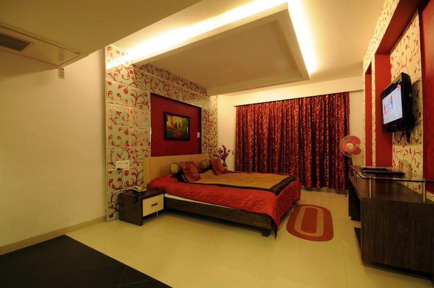 Hotel Surabhi Regency Ānand Eksteriør billede