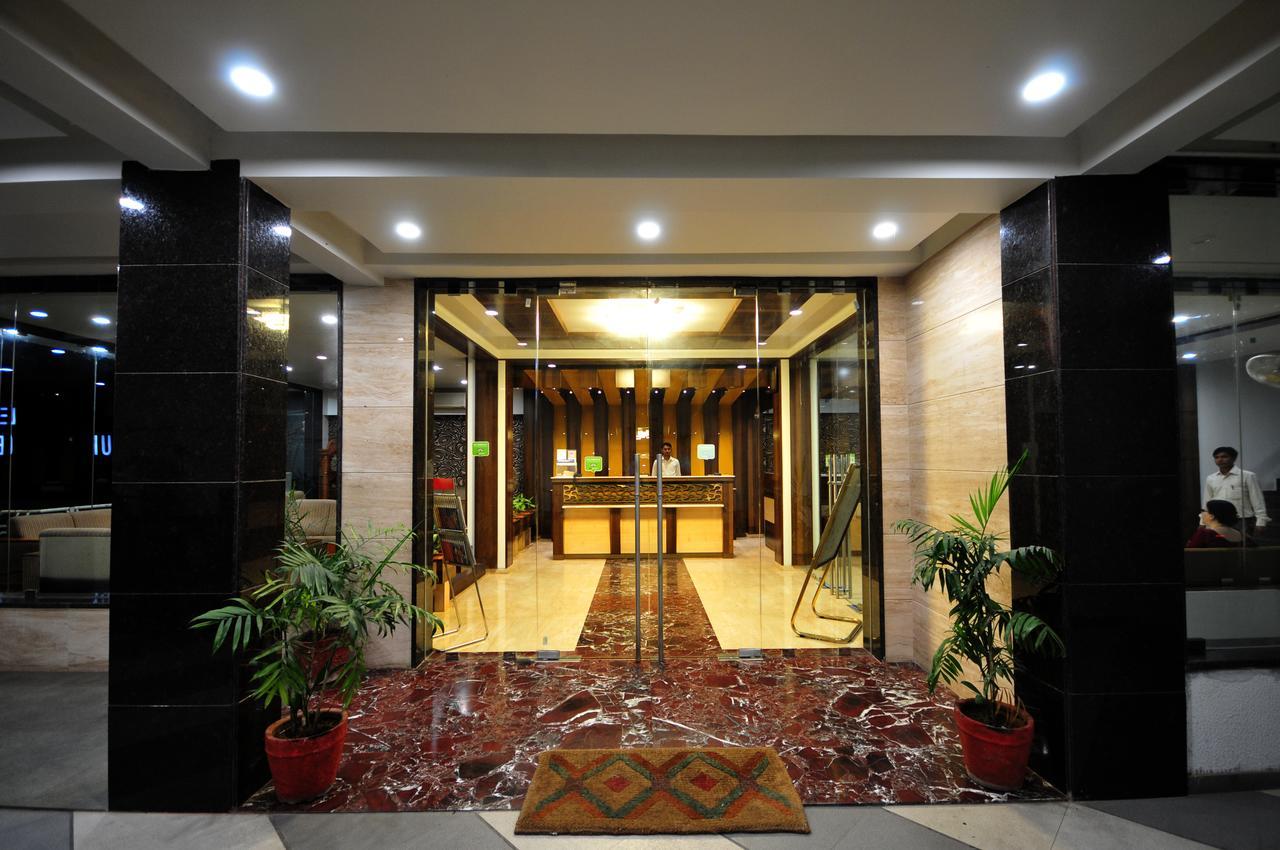 Hotel Surabhi Regency Ānand Eksteriør billede
